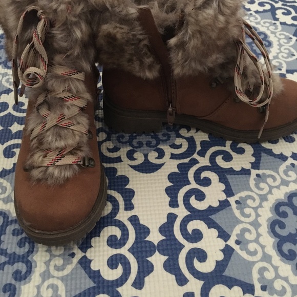 SOLD⭐️Brown Fur Combat Boot⭐️ - Picture 5 of 5